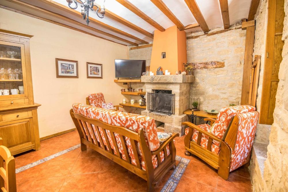 Salón con Chimenea en la casa ronda del Castillo de Olite, Navarra